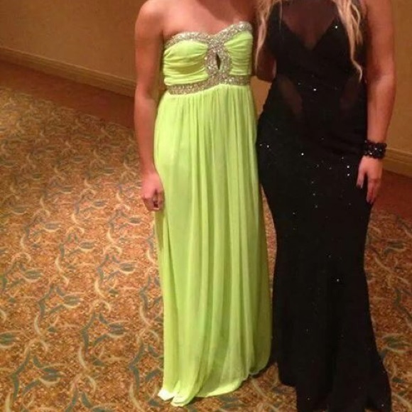 PERFECT FOR PROM!! ๐๐ - Picture 3 of 4