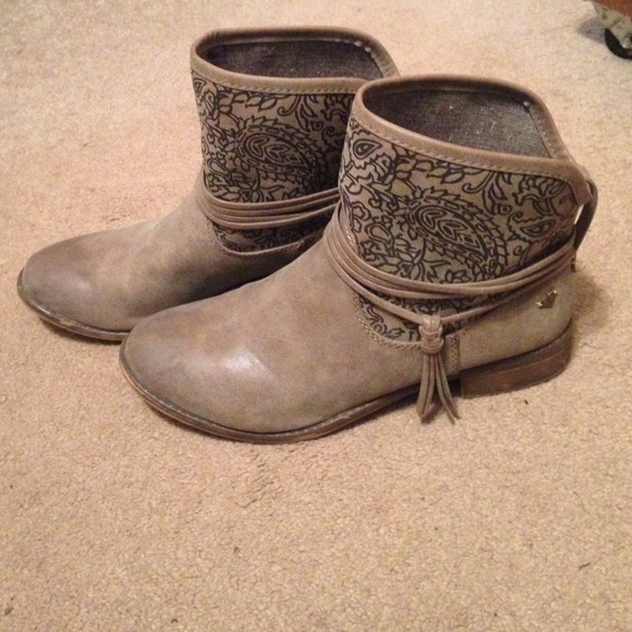 Roxy boots