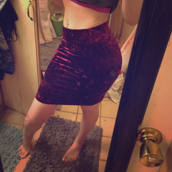 Velveteen mini body con skirt
