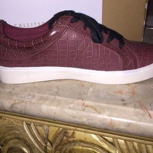 Never worn : Burgundy sneakers