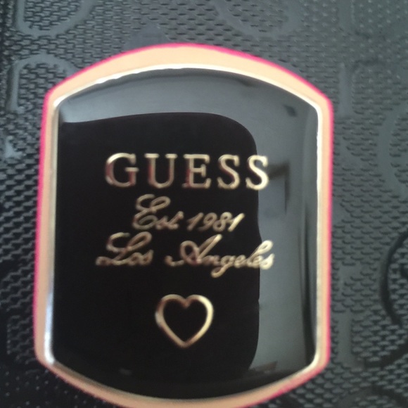 HOLD TILL 10/30 *****Guess wallet