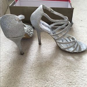 Silver sparkly heels size: 6