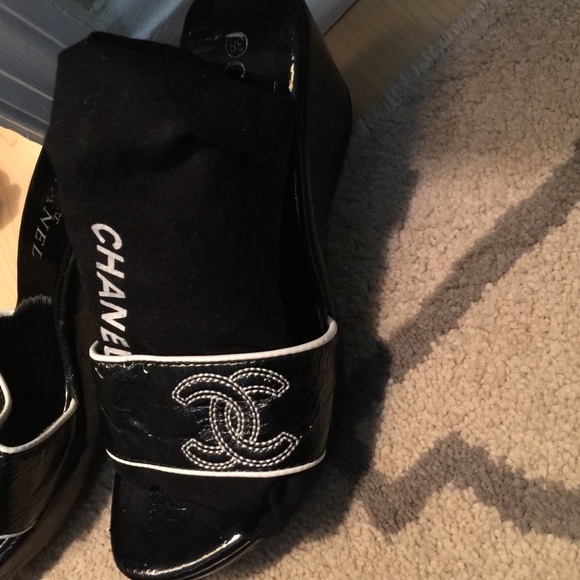 Chanel. Or cell