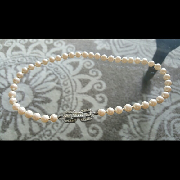 Vintage 1977 Givenchy Glass Pearl Neclace
