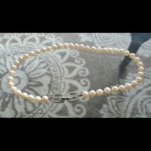 Vintage 1977 Givenchy Glass Pearl Neclace