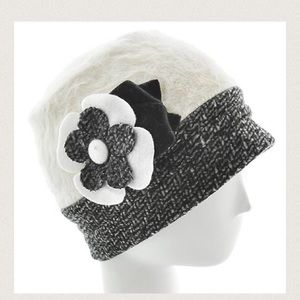 Gorgeous cream Flower warm Hat