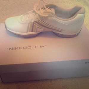 Golf shoes