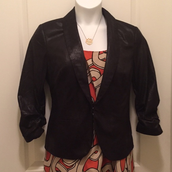 Black 3/4 Sleeved Jacket.
