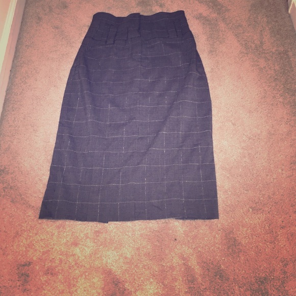 Size 4 Gray w/subtle silver stripes Skirt.