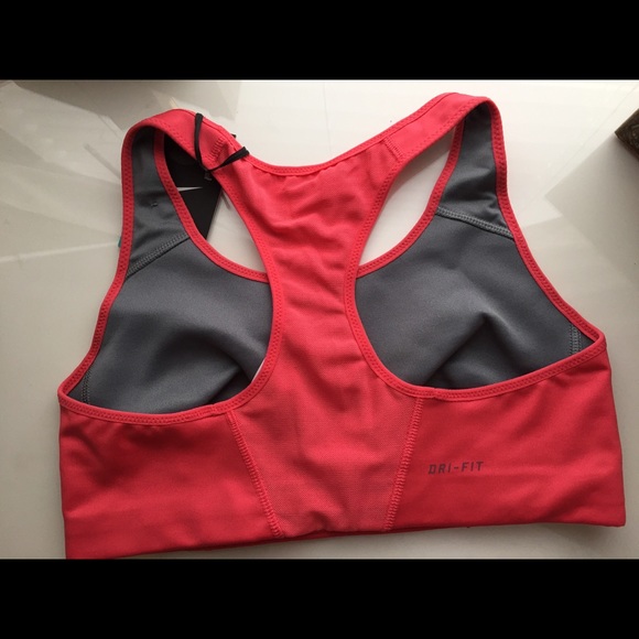 Nike sports bra - Picture 2 of 2