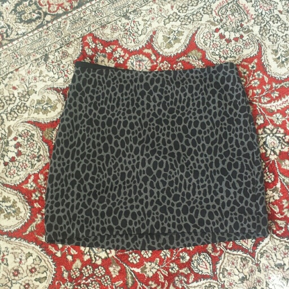 Banana Republic  skirt  6 petite , beautiful  prin