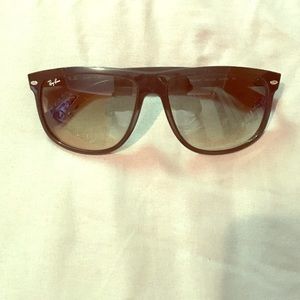 RayBan 4147