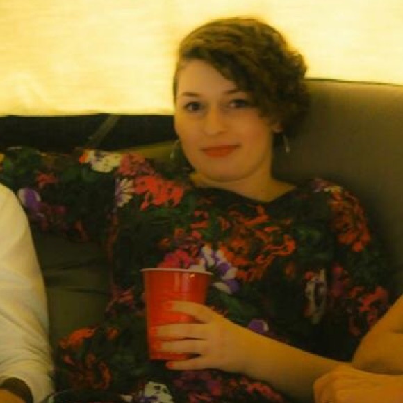 Meet your Posher, Melissa - Picture 2 of 4