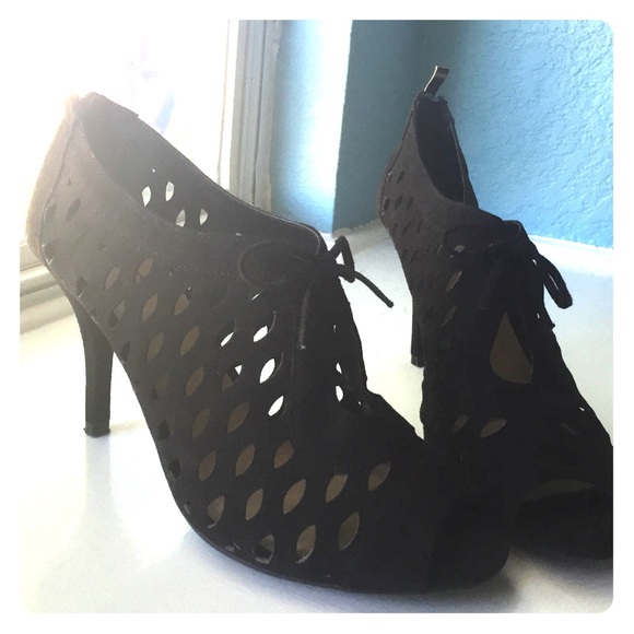 Cato eyelet zip up heels