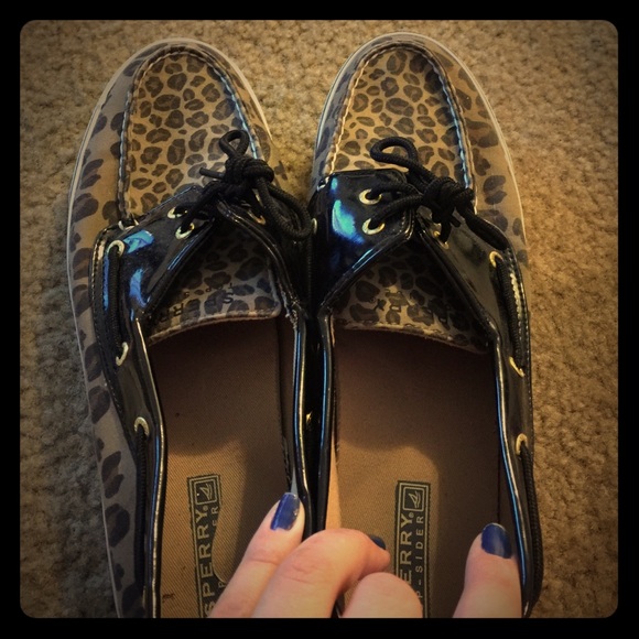 Leopard Sperry size 12