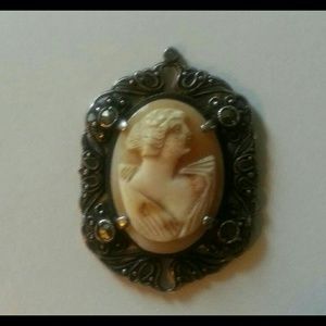 Sterling silver cameo pendant