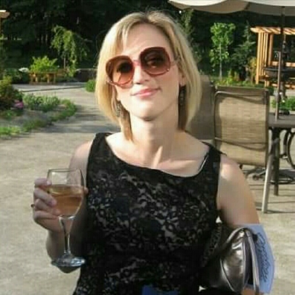 Meet your Posher, Jaina - Picture 3 of 4