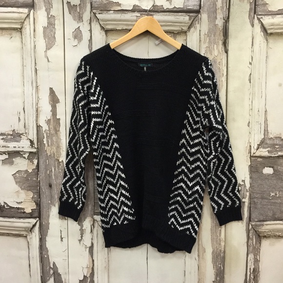 FLASH SALE Chevron sweater. - Picture 1 of 3