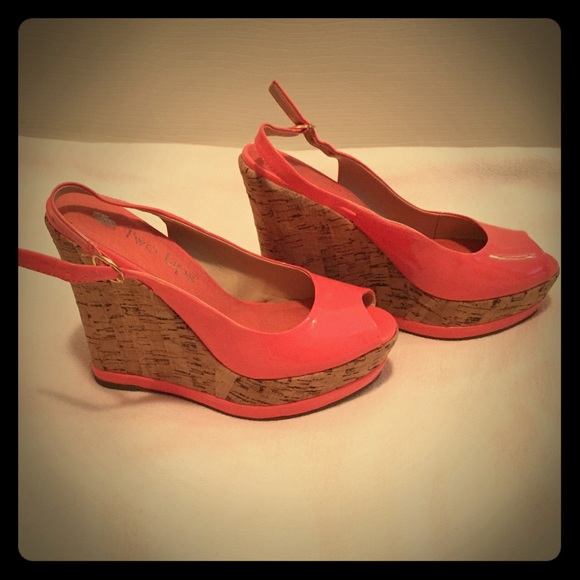 Two Lips Shoes - ⬇ PRICE DROP! Pink Two Lips Susana sandals. NWOT.