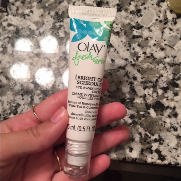 olay fresh effects eye awakening cream