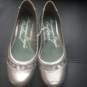 American Eagle size 6 flats