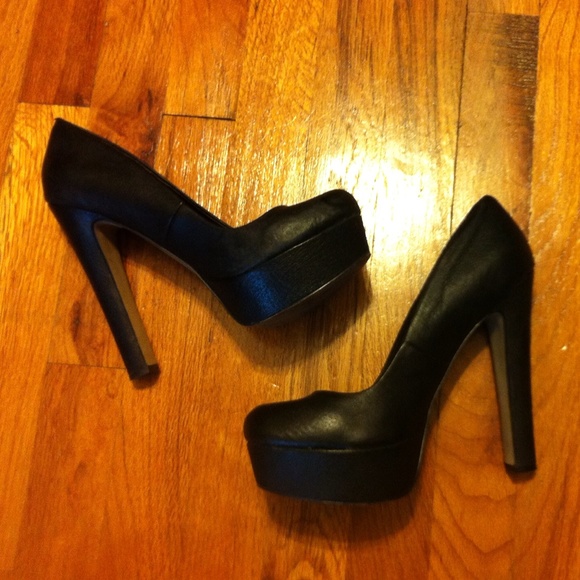 Black Platform Leather Pumps