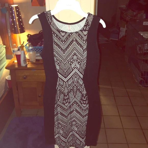 Body con tribal print dress