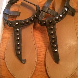F 21 Gladiator sandal grey/black. Sz: 7!