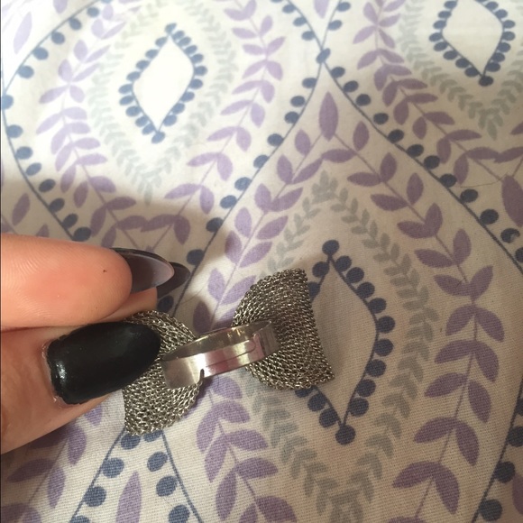 Silver bow ring - Picture 2 of 2