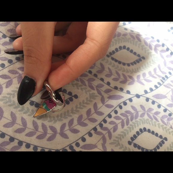 Hello kitty ring - Picture 2 of 2