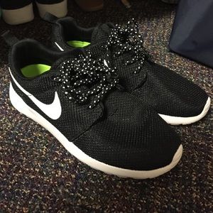 NIKE Womens' Roshe Runs