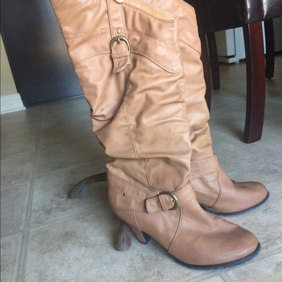 Heeled boots