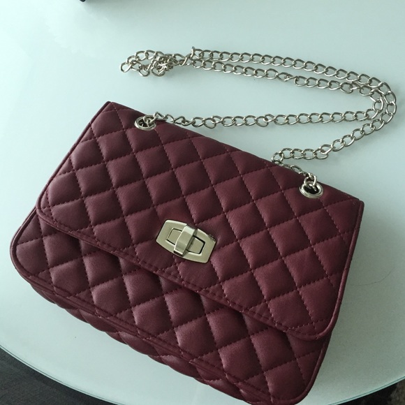 burgundy quilted bag
