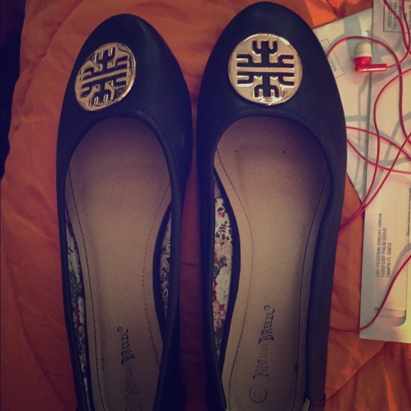 black and gold flats!
