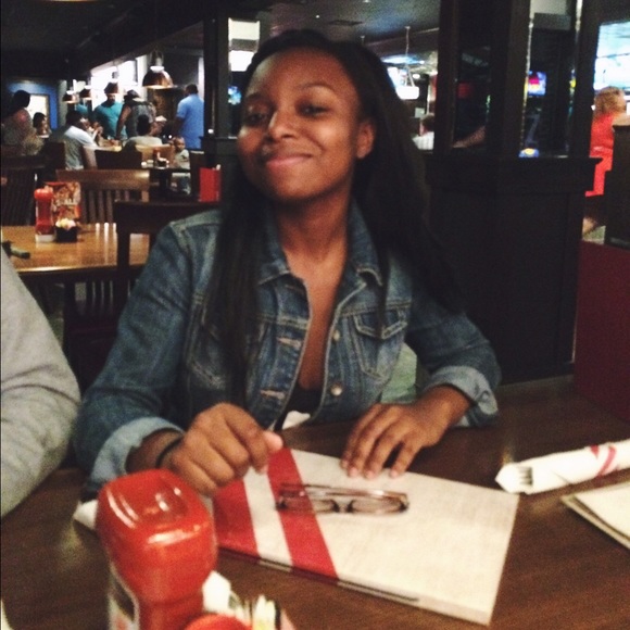 🚫SOLD🚫CUTE DENIM JACKET! - Picture 2 of 2