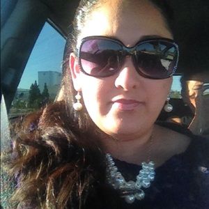 Meet your Posher, Ana