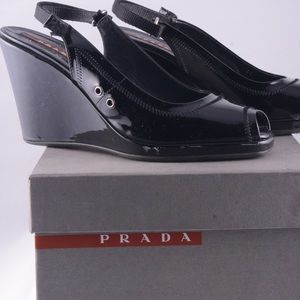 😁👍💕SOLD💕👍😁100% Authentic Prada Shoes