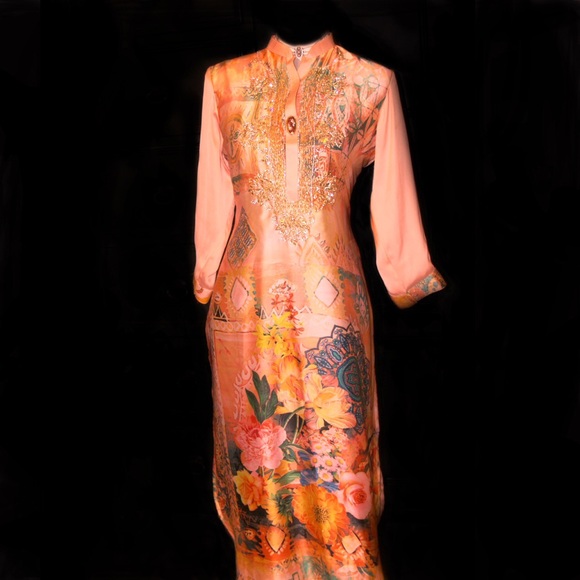 💥sale💥 Silk Breezy Side Slit Embellished Top