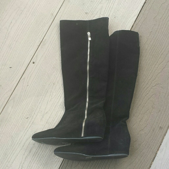 SOLD !!!        BCBG   "Isanna"  wedge Boots Sz 11