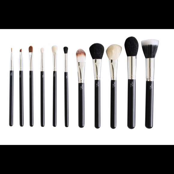 Brand New Makeup Brush Set! - Picture 2 of 4