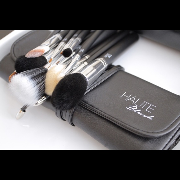 Brand New Makeup Brush Set! - Picture 3 of 4
