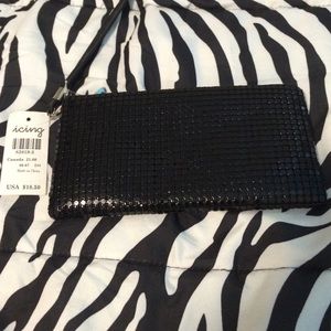 ICING SHINY BLACK WRISTLET