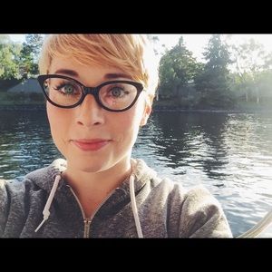 Meet your Posher, Pamela