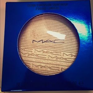 MAC Oh Darling highlighter