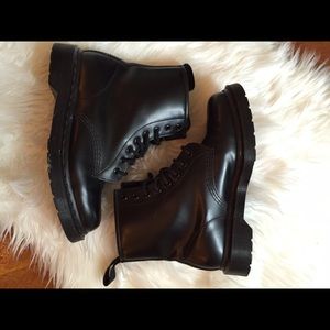 Dr. Martens 1460 mono boots