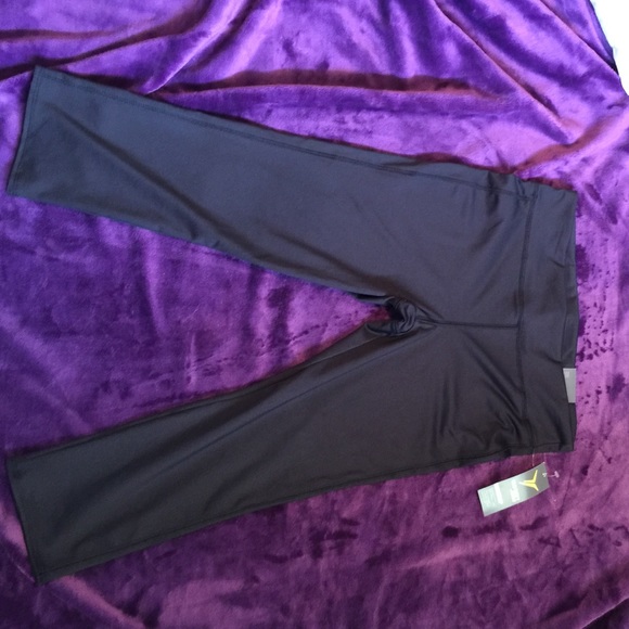 black capris work out pants