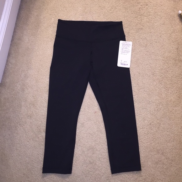 Lululemon Wunder Under Crop size 6 NWT