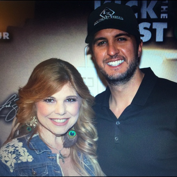 LUKE BRYAN AUTOGRAPHED BACKSTAGE PASS!!!