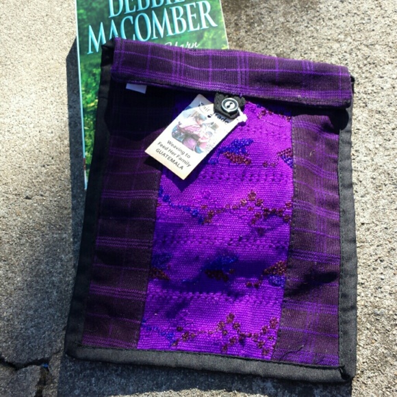 GWaC Guatemalan Embroidered Pouch - Purple - Picture 1 of 1