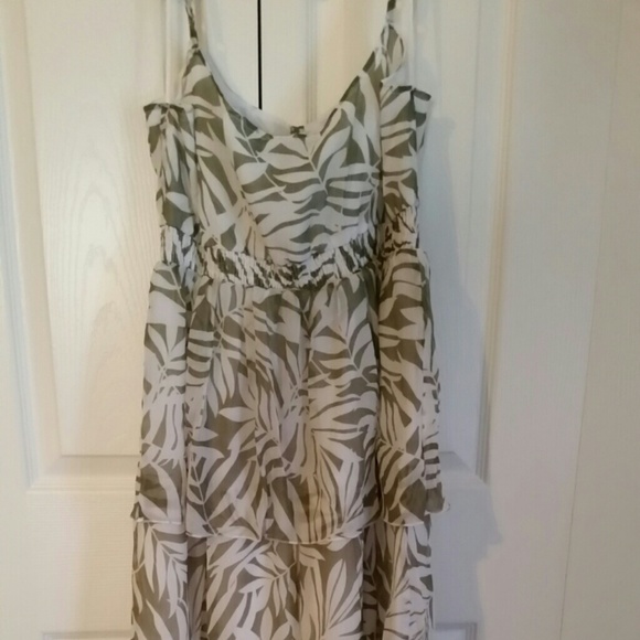 Romeo and Juliet Couture Maxi Dress - Picture 2 of 4